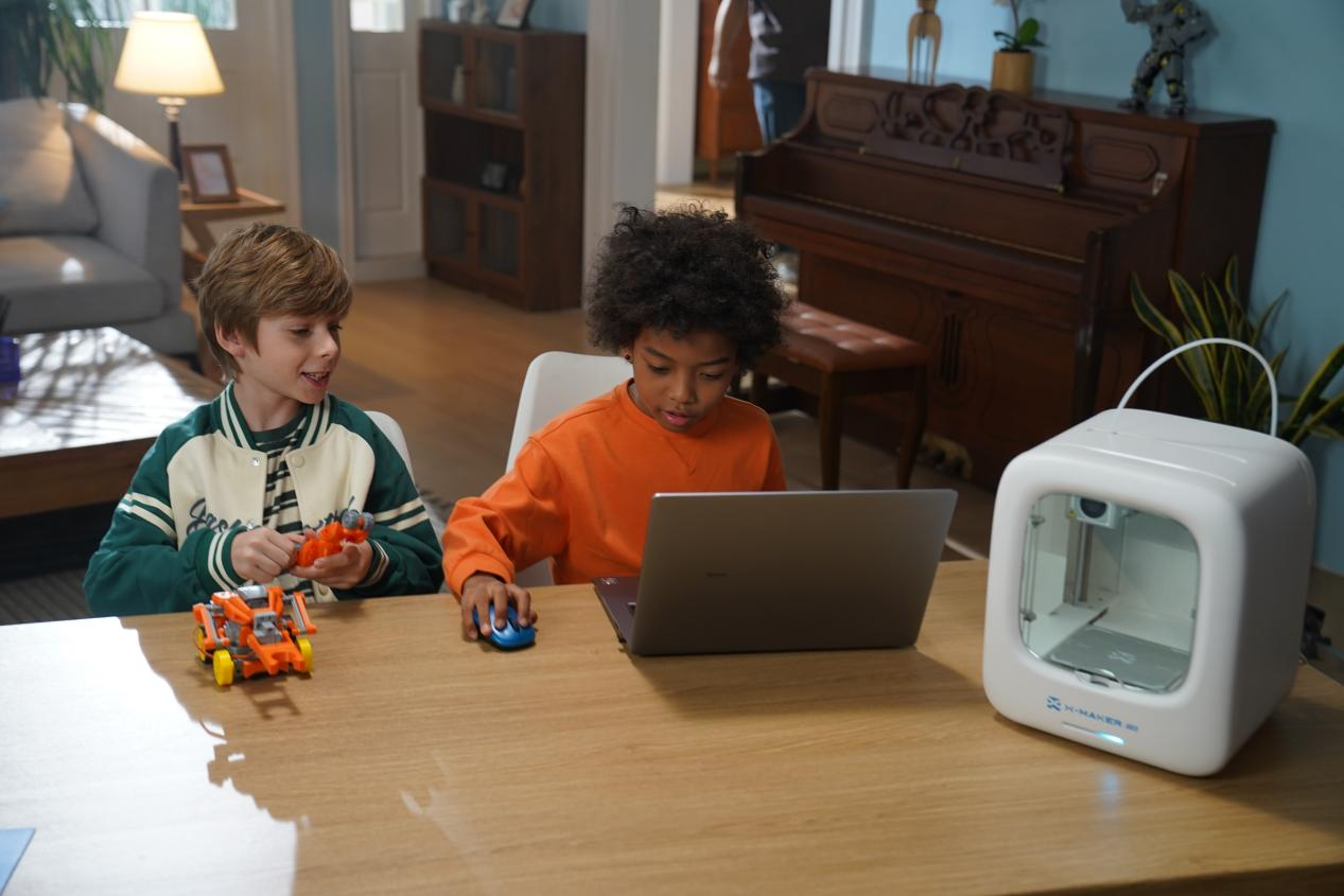 Weekend creativity with AOSEED X-MAKER JOY: Kids and parents design dream toys together using voice commands, from custom rocket ships to unique action figures.